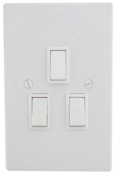 TITAN 3 LEVER 1 WAY SWITCH + PLASTIC COVER 4x2